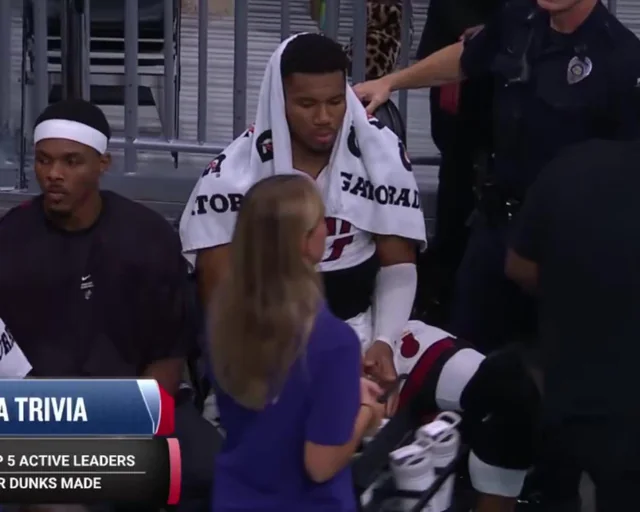Giannis After 3 Quarters Vs Charlotte Down 21 With Towel On His Head